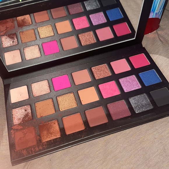 FREE with $70 purchase - Kylie cosmetics sipping pretty palette - Picture 2 of 2